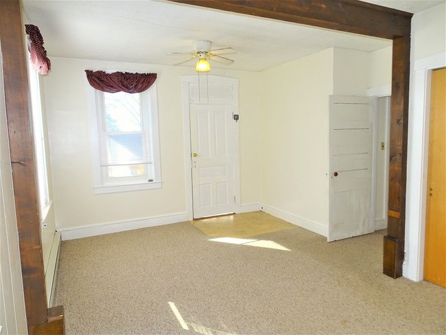 Building Photo - 388 E Sunhill Rd