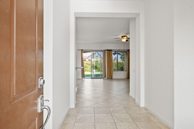 Building Photo - 40087 Corte Azul