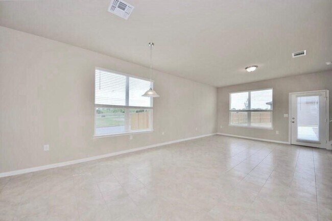 Foto del edificio - 10100 Avers Ln