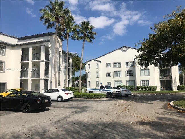 Foto del edificio - 4360 NW 107th Ave