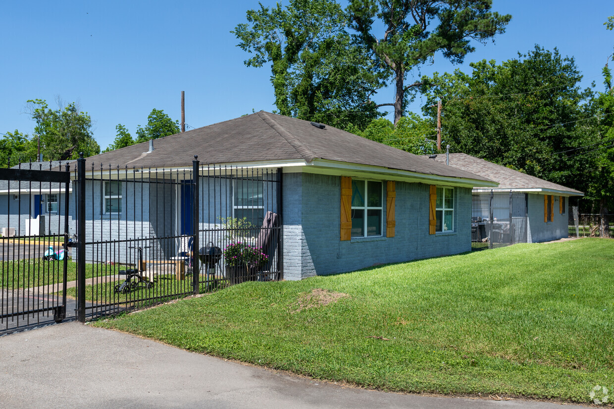Building Photo - 4403 Tampico St