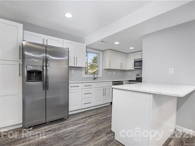 Foto del edificio - 6815 Cove Creek Dr