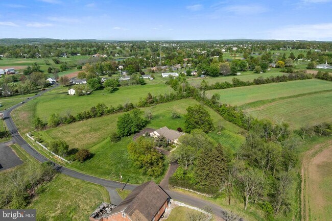 Foto del edificio - 560 Indian Creek Rd