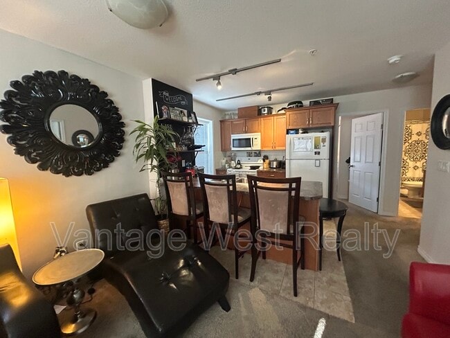 Photo du bâtiment - 598-598 Sutherland Ave