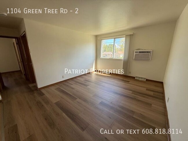 Building Photo - 1104 Green Tree Rd