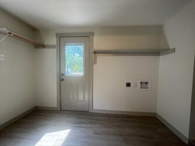 Building Photo - 904 W Live Oak St