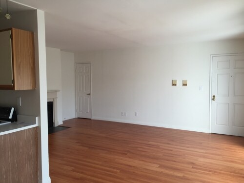 Building Photo - 647 N Hayworth Ave