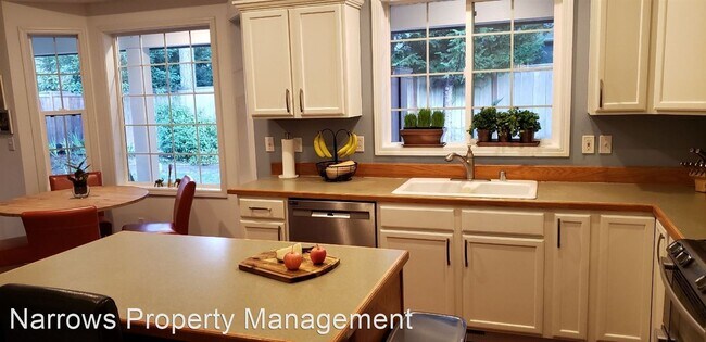 Foto del edificio - 3 br, 2 bath House - 13707 13th Ave NW