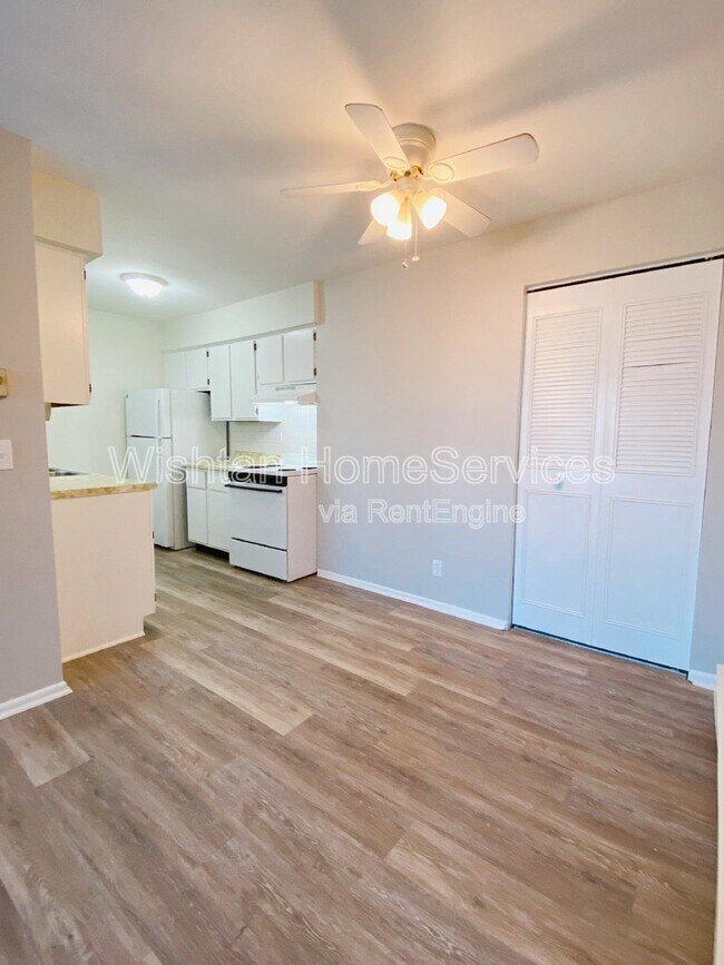 Foto del edificio - 203 Charleston Blvd