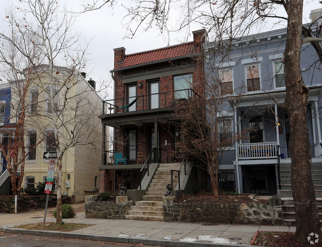 Building Photo - 424 Q St NW