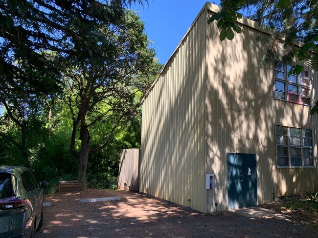 Foto del edificio - 1877 Garden Ave.