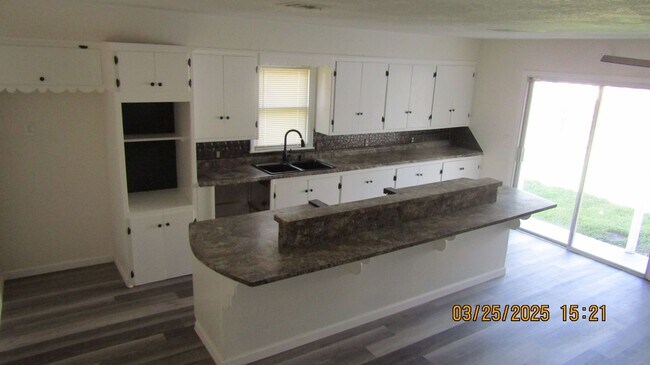 Foto del edificio - Newly renovated! Pet Friendly! Centrally l...