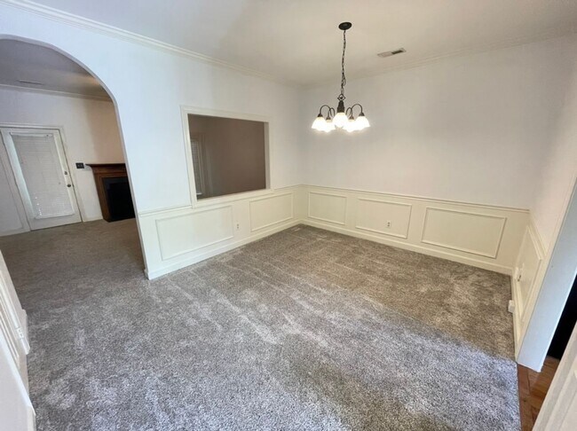 Building Photo - Desirable 2 Bedroom Townhouse Near Downtown Cary