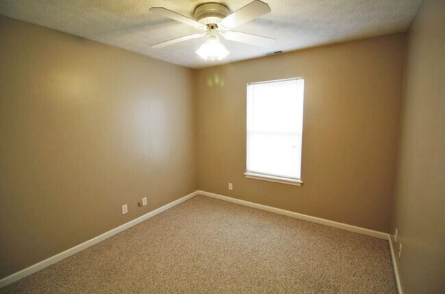 Foto del edificio - 3312-3314 Hopkins Dr