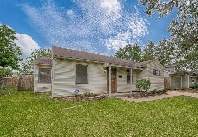 Foto del edificio - For Lease | 3 Bed, 1 Bath | 1,199 Sq Ft | ...