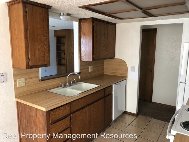 2 Br 2 Bath House 7002 Woodlake Dr House For Rent In Oklahoma City Ok Apartments Com