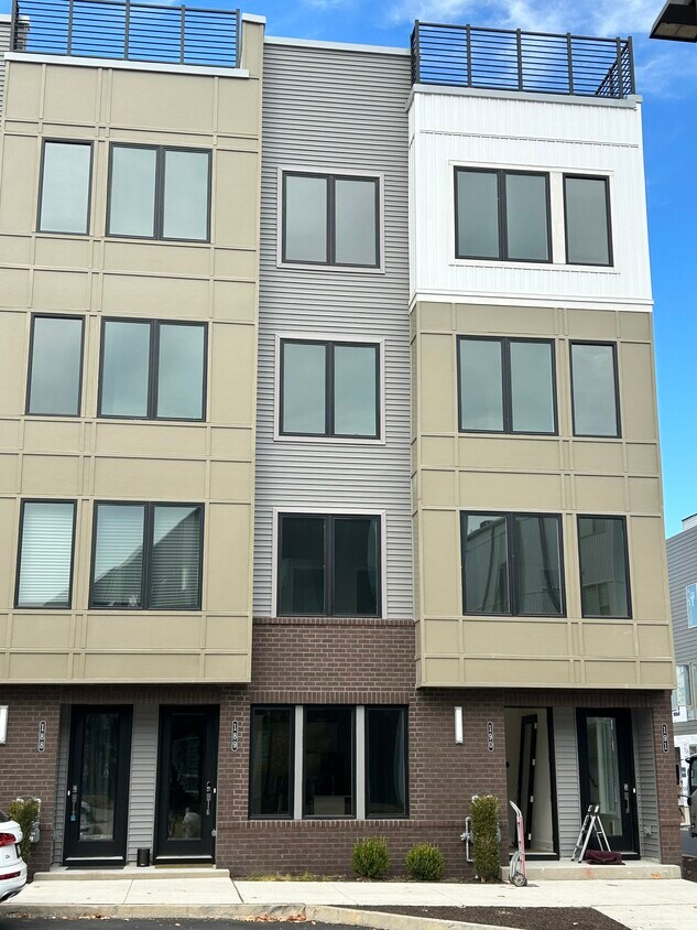 Foto principal - 2170 Northbank Pl