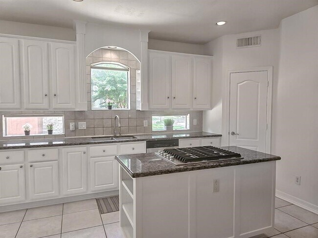 Foto del edificio - 6010 Serrano Terrace Ln