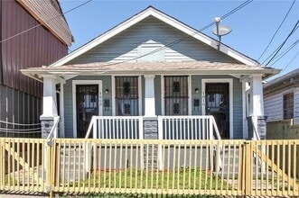 Building Photo - 1808-1810 Leonidas St