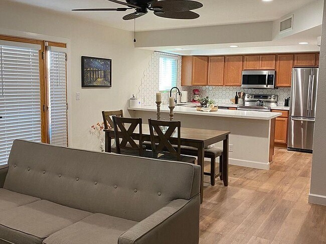 Foto del edificio - 1019 E Northern Ave