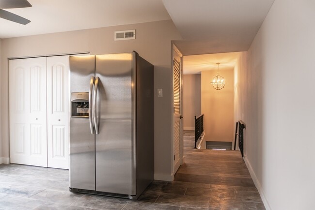 Building Photo - Two bedroom renovated apartment