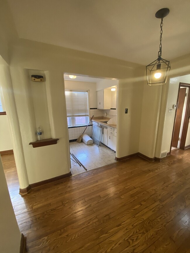 Kitchen - 5471 Loughborough Ave