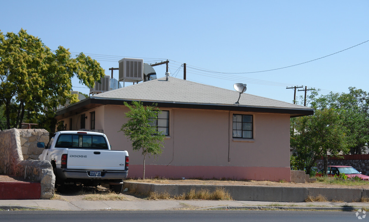 Building Photo - 3129 Montana Ave