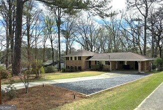 Building Photo - 2457 Sunset Dr NE