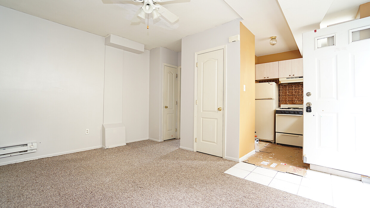 Primary Photo - 904 Rockland Ave