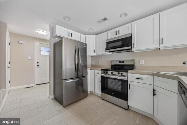 Foto del edificio - 431 Logan Ave