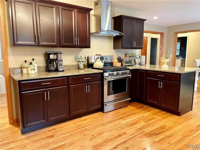 Building Photo - 12 Forest Rd