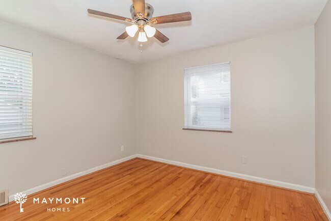 Building Photo - 4 Bedroom Brick Home