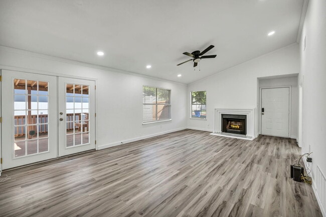 Foto del edificio - 5903 Kevin Kelly Plz