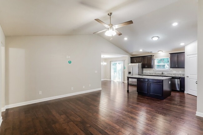 Building Photo - 2513 Skyfalls Way
