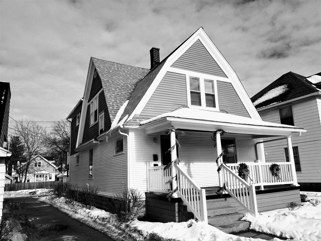 Primary Photo - 903 Leonard St NW