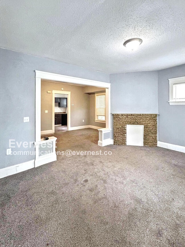 Building Photo - 3114 E 98th St
