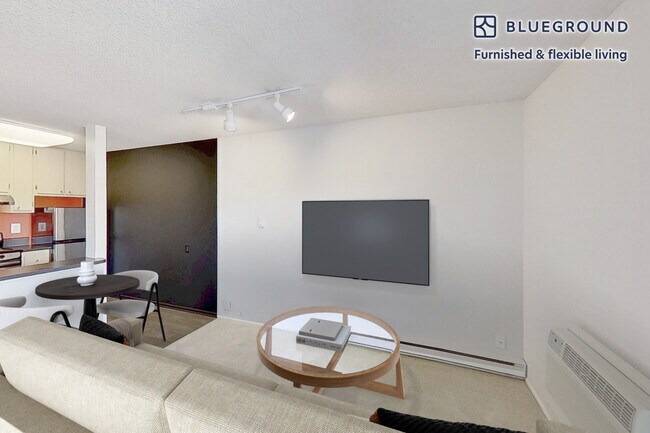Building Photo - 3883 Ingraham St