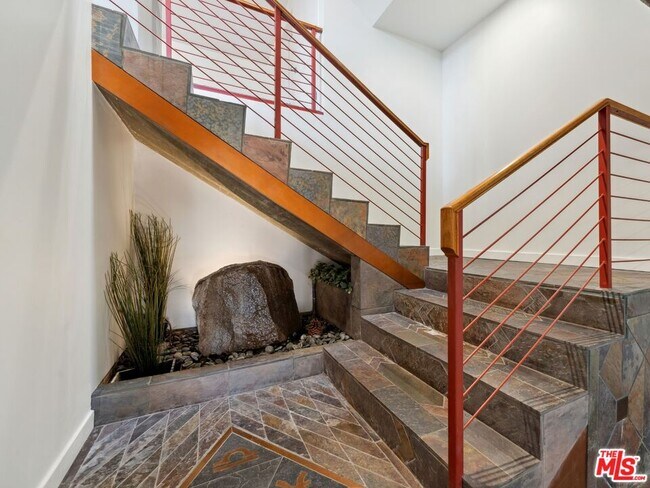 Foto del edificio - 2222 Bancroft Ave