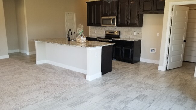 Building Photo - 3282 Cumby Dr