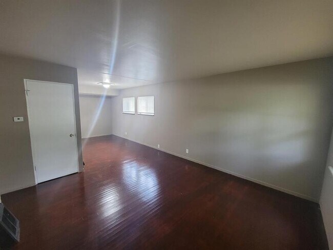 Building Photo - 10542 Spring Garden Dr