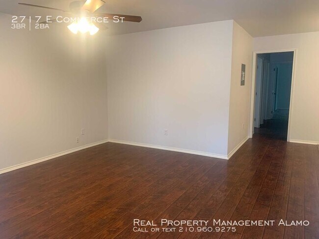 Foto del edificio - 2717 E Commerce St