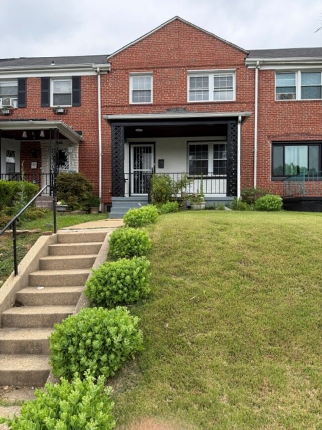 Building Photo - 1708 Hartsdale Rd