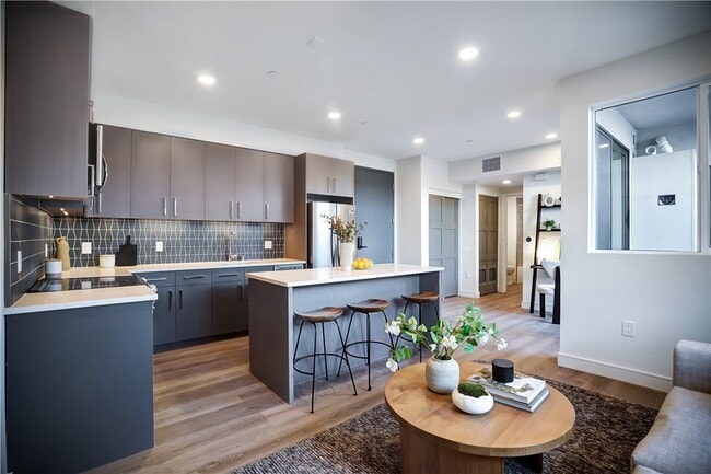 Foto del edificio - 5717 Carlton Way