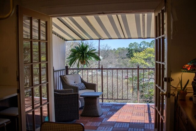 Building Photo - Charming 2 Bedroom Condo in Highland Park