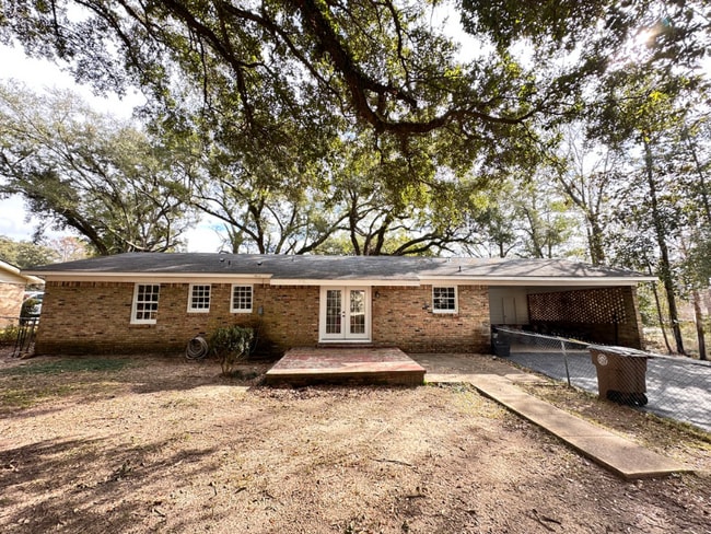 Building Photo - 538 Hillview Rd