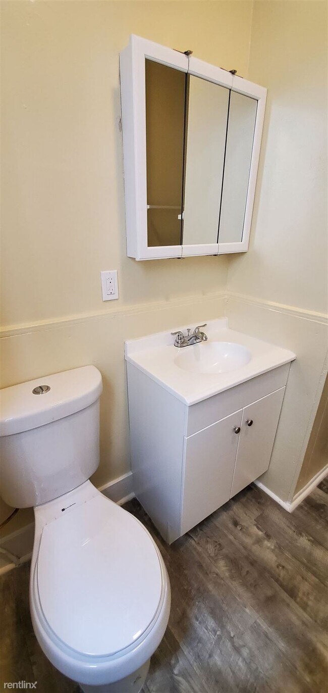 Building Photo - 3 br, 1 bath  - 180 Gilbert Ave 1st