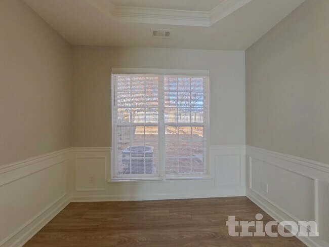 Foto del edificio - 5322 Peachwood Dr