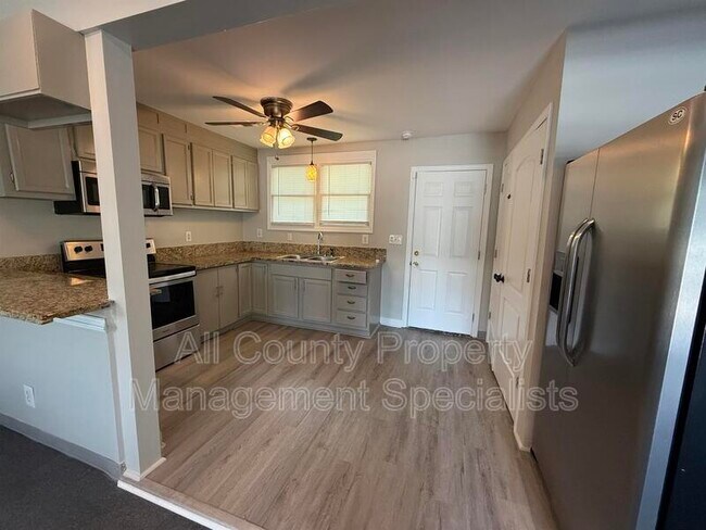 Foto del edificio - 1301 Pineview Dr