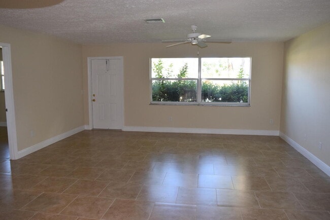 Building Photo - Home for Rent