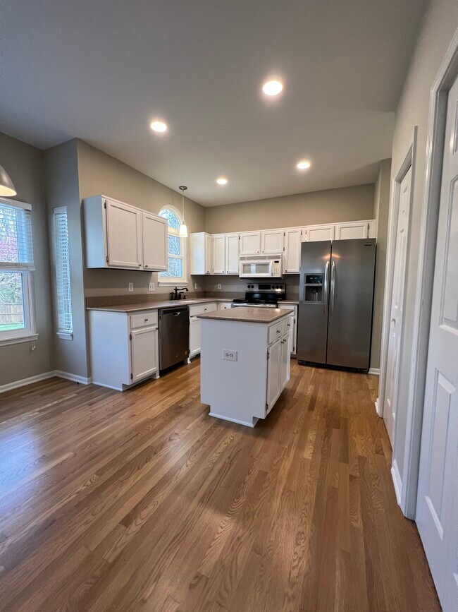Stainless appliances - 309 Mill Run Cir
